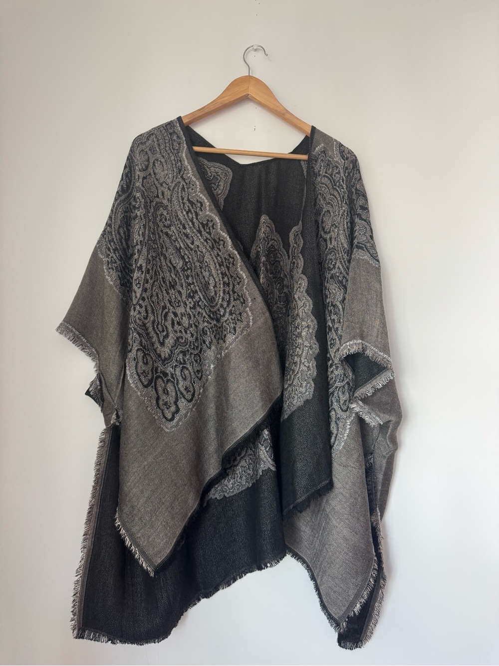 Paisley Jacquard Open Front Fringe Poncho Wrap Shawl Grey Black One Size OS